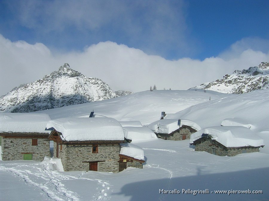 07 Un mare di neve all' Alpe Prabello.JPG